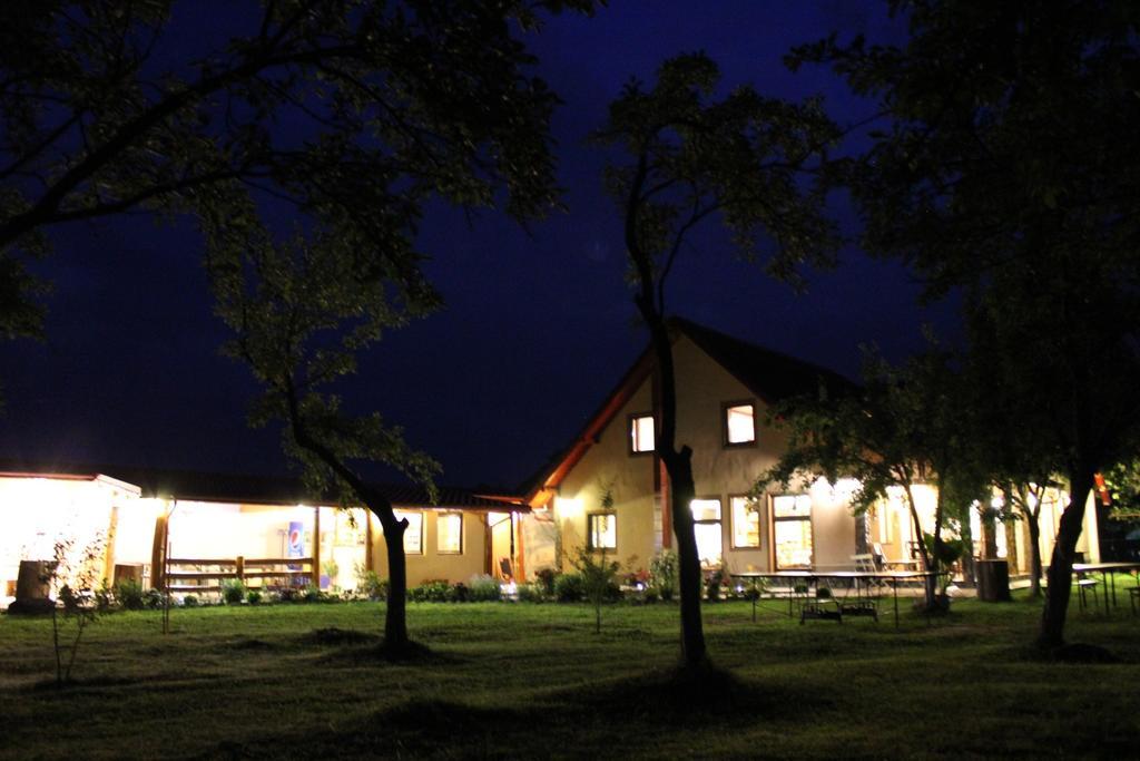 Pensiunea Casa Noastra Baia de Fier Exterior photo